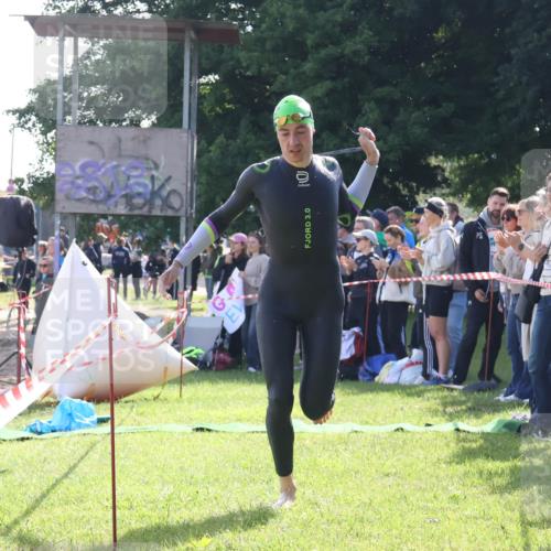 16.06.2024 - 26. Vierlanden-Triathlon Lena Gebhardt http://msf.ph/oto/6312353 16.06.2024 09:35:19 Schwimmen 25, 46, 25, 46 meine-sportfotos.de
