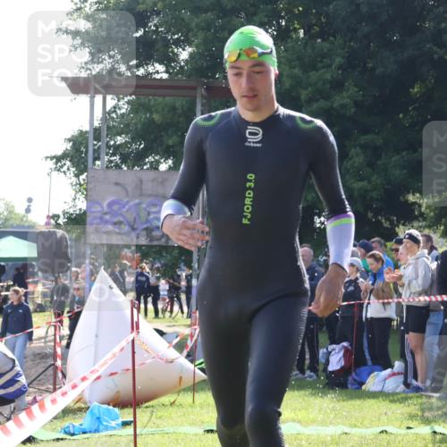 16.06.2024 - 26. Vierlanden-Triathlon Lena Gebhardt http://msf.ph/oto/6312368 16.06.2024 09:35:20 Schwimmen 25, 46, 25, 46 meine-sportfotos.de