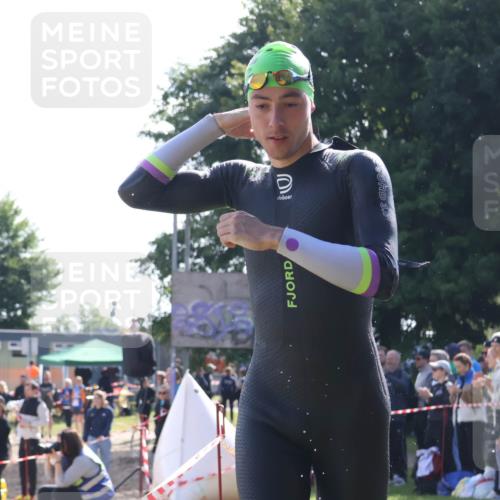 16.06.2024 - 26. Vierlanden-Triathlon Lena Gebhardt http://msf.ph/oto/6312377 16.06.2024 09:35:21 Schwimmen 25, 46, 25, 46 meine-sportfotos.de