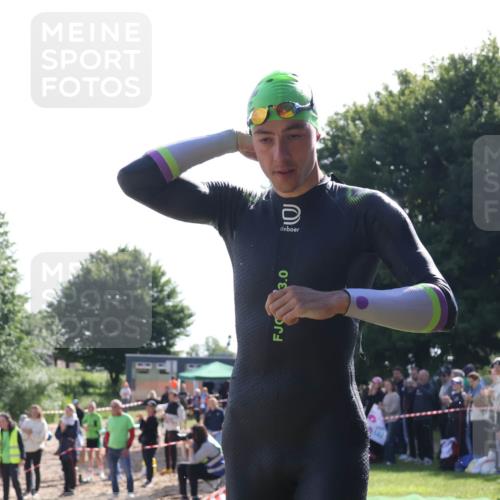 16.06.2024 - 26. Vierlanden-Triathlon Lena Gebhardt http://msf.ph/oto/6312382 16.06.2024 09:35:21 Schwimmen 25, 46, 25, 46 meine-sportfotos.de