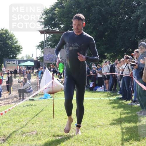 16.06.2024 - 26. Vierlanden-Triathlon Lena Gebhardt http://msf.ph/oto/6312403 16.06.2024 09:35:30 Schwimmen 25, 25 meine-sportfotos.de