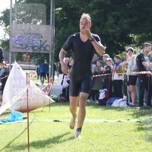 16.06.2024 - 26. Vierlanden-Triathlon Lena Gebhardt http://msf.ph/oto/6312538 16.06.2024 09:36:11 Schwimmen 40, 40 meine-sportfotos.de