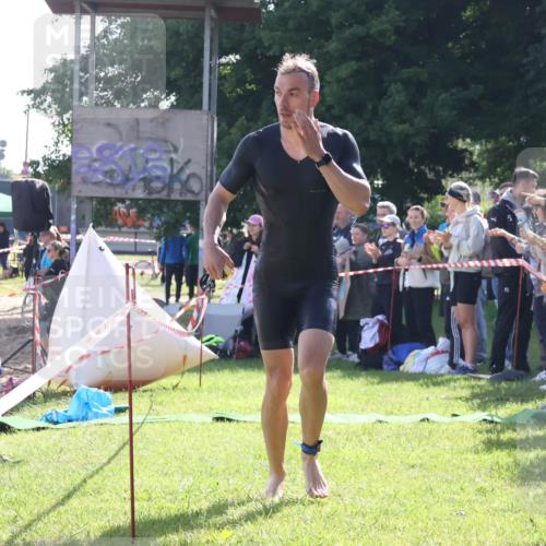 16.06.2024 - 26. Vierlanden-Triathlon Lena Gebhardt http://msf.ph/oto/6312545 16.06.2024 09:36:11 Schwimmen 40, 40 meine-sportfotos.de