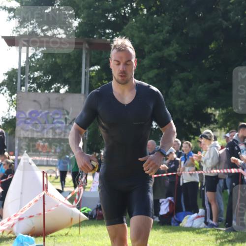 16.06.2024 - 26. Vierlanden-Triathlon Lena Gebhardt http://msf.ph/oto/6312556 16.06.2024 09:36:12 Schwimmen 40, 107, 40, 107 meine-sportfotos.de