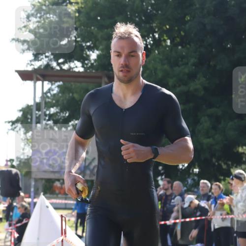 16.06.2024 - 26. Vierlanden-Triathlon Lena Gebhardt http://msf.ph/oto/6312565 16.06.2024 09:36:13 Schwimmen 40, 107, 40, 107 meine-sportfotos.de