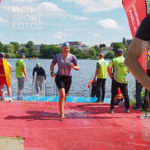 16.06.2024 - 7 Türme Triathlon KatJ http://msf.ph/oto/6312648 16.06.2024 11:17:43 Schwimmen 28, 151, 165, 227, 237, 240, 242, 272, 618 meine-sportfotos.de