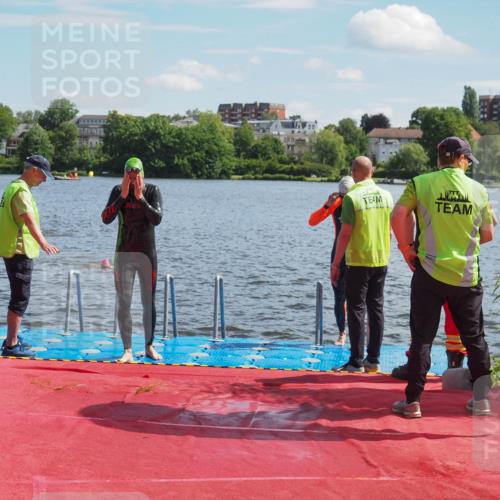 16.06.2024 - 7 Türme Triathlon KatJ http://msf.ph/oto/6312673 16.06.2024 11:17:45 Schwimmen 28, 151, 165, 227, 237, 240, 242, 272, 618 meine-sportfotos.de