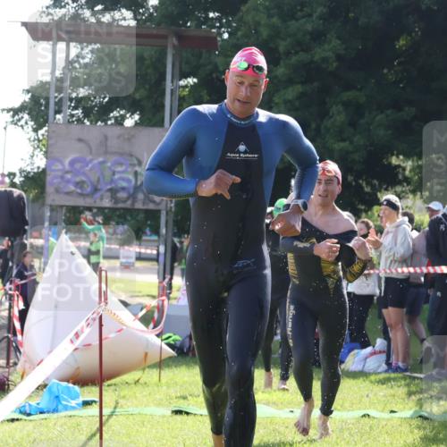 16.06.2024 - 26. Vierlanden-Triathlon Lena Gebhardt http://msf.ph/oto/6312684 16.06.2024 09:36:32 Schwimmen 61, 86, 107, 108, 167, 61, 86, 107, 108, 167 meine-sportfotos.de