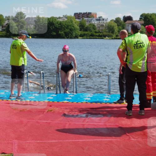 16.06.2024 - 7 Türme Triathlon KatJ http://msf.ph/oto/6312753 16.06.2024 11:18:05 Schwimmen 28, 151, 240 meine-sportfotos.de