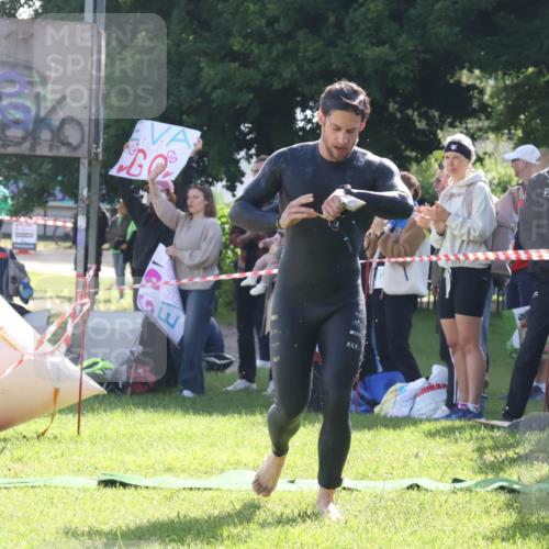 16.06.2024 - 26. Vierlanden-Triathlon Lena Gebhardt http://msf.ph/oto/6312803 16.06.2024 09:36:44 Schwimmen 61, 99, 61, 99 meine-sportfotos.de