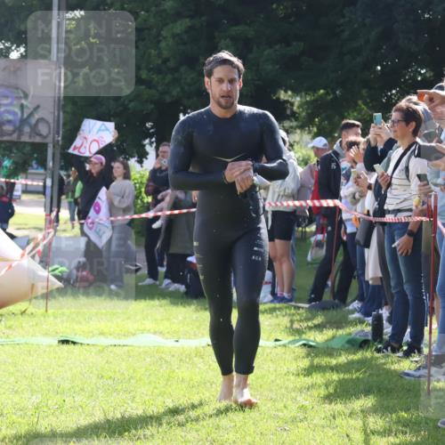 16.06.2024 - 26. Vierlanden-Triathlon Lena Gebhardt http://msf.ph/oto/6312808 16.06.2024 09:36:45 Schwimmen 61, 99, 61, 99 meine-sportfotos.de