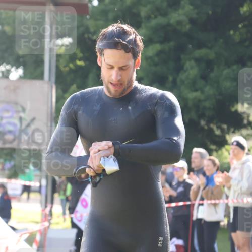 16.06.2024 - 26. Vierlanden-Triathlon Lena Gebhardt http://msf.ph/oto/6312823 16.06.2024 09:36:46 Schwimmen 61, 99, 61, 99 meine-sportfotos.de