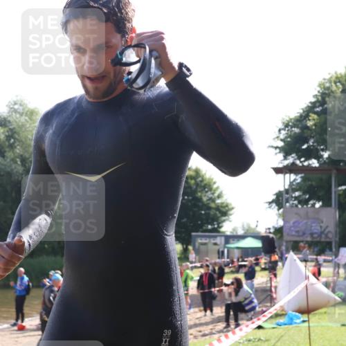 16.06.2024 - 26. Vierlanden-Triathlon Lena Gebhardt http://msf.ph/oto/6312844 16.06.2024 09:36:48 Schwimmen 61, 99, 122, 61, 99, 122 meine-sportfotos.de