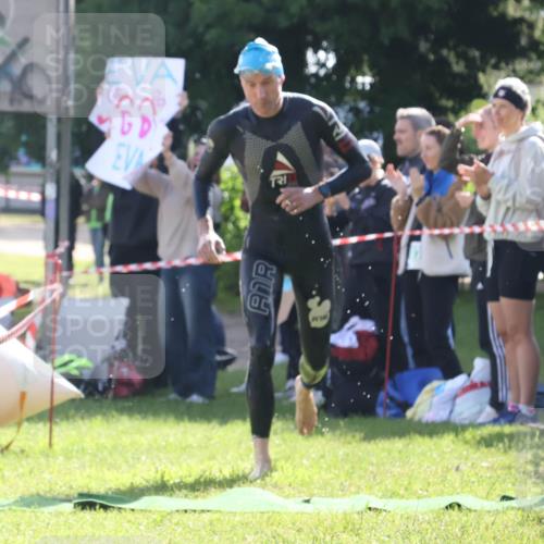 16.06.2024 - 26. Vierlanden-Triathlon Lena Gebhardt http://msf.ph/oto/6312852 16.06.2024 09:36:53 Schwimmen 99, 122, 99, 122 meine-sportfotos.de