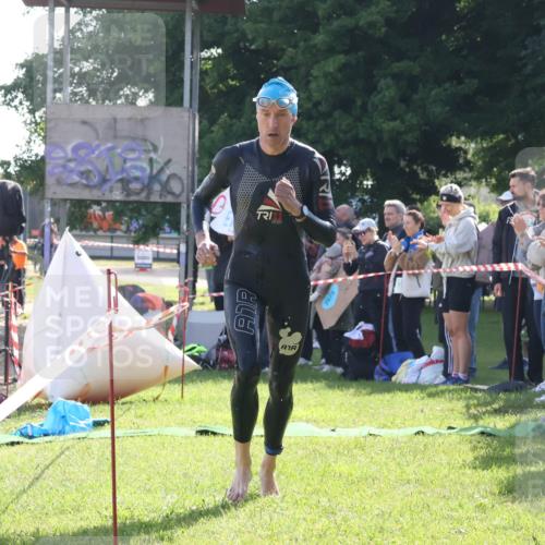 16.06.2024 - 26. Vierlanden-Triathlon Lena Gebhardt http://msf.ph/oto/6312880 16.06.2024 09:36:55 Schwimmen 99, 122, 99, 122 meine-sportfotos.de