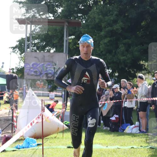 16.06.2024 - 26. Vierlanden-Triathlon Lena Gebhardt http://msf.ph/oto/6312887 16.06.2024 09:36:56 Schwimmen 99, 122, 99, 122 meine-sportfotos.de