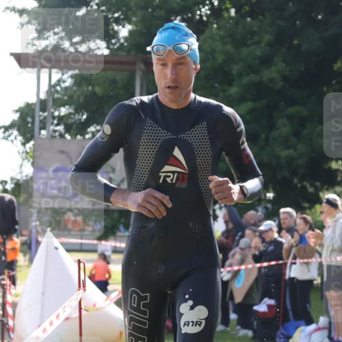 16.06.2024 - 26. Vierlanden-Triathlon Lena Gebhardt http://msf.ph/oto/6312894 16.06.2024 09:36:56 Schwimmen 99, 122, 99, 122 meine-sportfotos.de