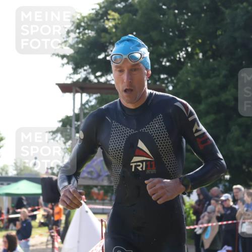 16.06.2024 - 26. Vierlanden-Triathlon Lena Gebhardt http://msf.ph/oto/6312903 16.06.2024 09:36:57 Schwimmen 99, 122, 99, 122 meine-sportfotos.de