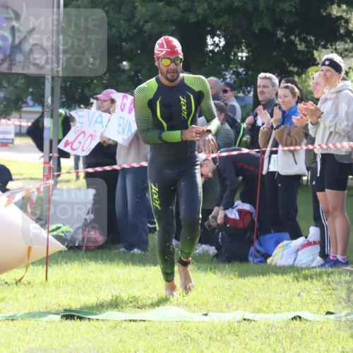16.06.2024 - 26. Vierlanden-Triathlon Lena Gebhardt http://msf.ph/oto/6312917 16.06.2024 09:36:59 Schwimmen 99, 122, 99, 122 meine-sportfotos.de