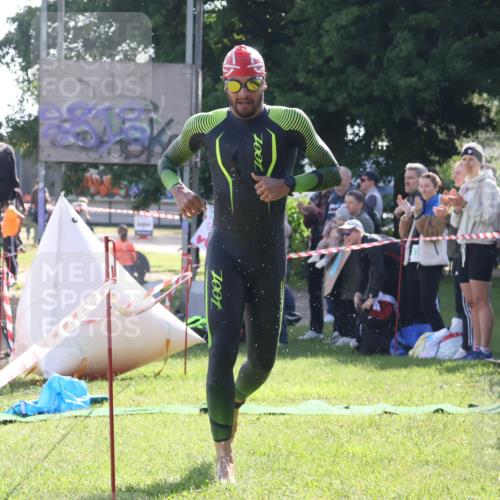 16.06.2024 - 26. Vierlanden-Triathlon Lena Gebhardt http://msf.ph/oto/6312939 16.06.2024 09:37:01 Schwimmen 99, 122, 144, 99, 122, 144 meine-sportfotos.de