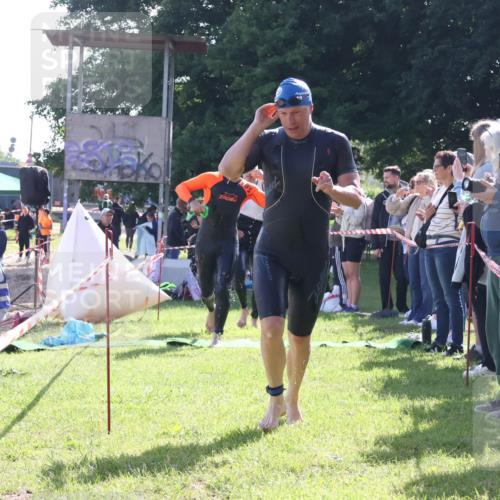 16.06.2024 - 26. Vierlanden-Triathlon Lena Gebhardt http://msf.ph/oto/6313150 16.06.2024 09:37:40 Schwimmen 6, 18, 32, 39, 41, 45, 58, 170, 6, 18, 32, 39, 41, 45, 58, 170 meine-sportfotos.de