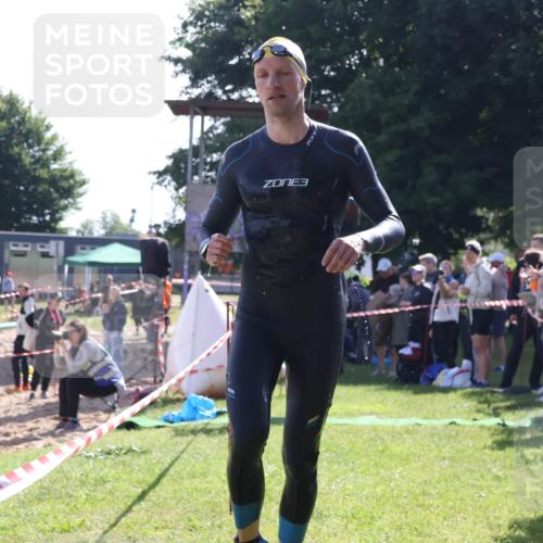 16.06.2024 - 26. Vierlanden-Triathlon Lena Gebhardt http://msf.ph/oto/6313339 16.06.2024 09:37:51 Schwimmen 6, 18, 32, 58, 6, 18, 32, 58 meine-sportfotos.de