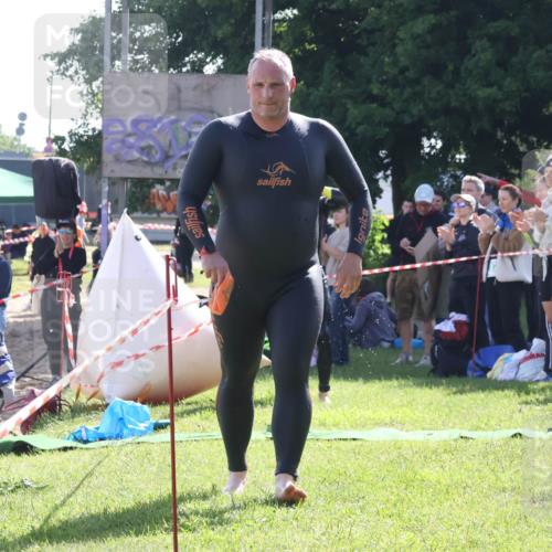 16.06.2024 - 26. Vierlanden-Triathlon Lena Gebhardt http://msf.ph/oto/6313421 16.06.2024 09:38:08 Schwimmen 7, 8, 9, 20, 52, 53, 71, 7, 8, 9, 20, 52, 53, 71 meine-sportfotos.de
