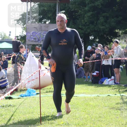 16.06.2024 - 26. Vierlanden-Triathlon Lena Gebhardt http://msf.ph/oto/6313426 16.06.2024 09:38:09 Schwimmen 7, 8, 9, 20, 52, 53, 71, 7, 8, 9, 20, 52, 53, 71 meine-sportfotos.de