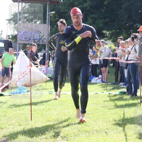 16.06.2024 - 26. Vierlanden-Triathlon Lena Gebhardt http://msf.ph/oto/6313466 16.06.2024 09:38:13 Schwimmen 7, 8, 9, 20, 24, 52, 53, 71, 7, 8, 9, 20, 24, 52, 53, 71 meine-sportfotos.de