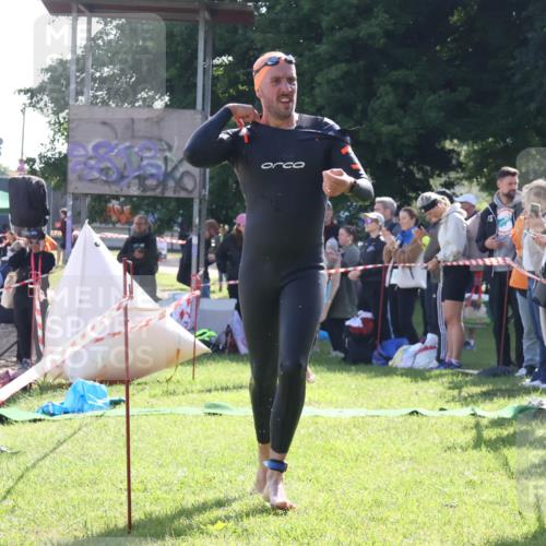 16.06.2024 - 26. Vierlanden-Triathlon Lena Gebhardt http://msf.ph/oto/6313613 16.06.2024 09:38:28 Schwimmen 24, 127, 135, 24, 127, 135 meine-sportfotos.de