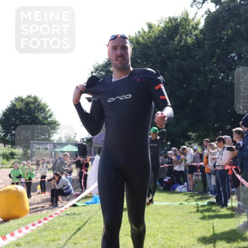 16.06.2024 - 26. Vierlanden-Triathlon Lena Gebhardt http://msf.ph/oto/6313641 16.06.2024 09:38:30 Schwimmen 24, 127, 135, 24, 127, 135 meine-sportfotos.de