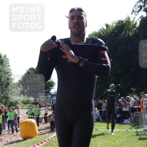 16.06.2024 - 26. Vierlanden-Triathlon Lena Gebhardt http://msf.ph/oto/6313646 16.06.2024 09:38:30 Schwimmen 24, 127, 135, 24, 127, 135 meine-sportfotos.de