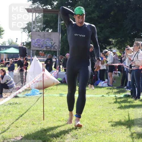 16.06.2024 - 26. Vierlanden-Triathlon Lena Gebhardt http://msf.ph/oto/6313662 16.06.2024 09:38:32 Schwimmen 24, 127, 135, 24, 127, 135 meine-sportfotos.de