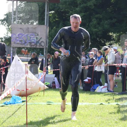 16.06.2024 - 26. Vierlanden-Triathlon Lena Gebhardt http://msf.ph/oto/6313693 16.06.2024 09:38:36 Schwimmen 127, 135, 127, 135 meine-sportfotos.de