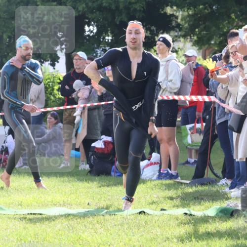 16.06.2024 - 26. Vierlanden-Triathlon Lena Gebhardt http://msf.ph/oto/6313753 16.06.2024 09:39:05 Schwimmen 26, 30, 31, 57, 69, 83, 90, 26, 30, 31, 57, 69, 83, 90 meine-sportfotos.de