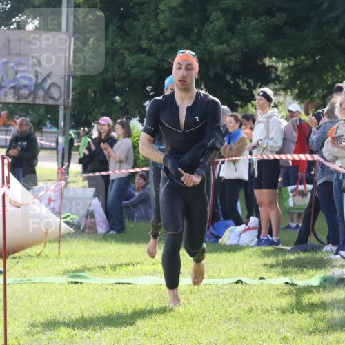 16.06.2024 - 26. Vierlanden-Triathlon Lena Gebhardt http://msf.ph/oto/6313768 16.06.2024 09:39:06 Schwimmen 26, 30, 31, 57, 69, 83, 90, 26, 30, 31, 57, 69, 83, 90 meine-sportfotos.de