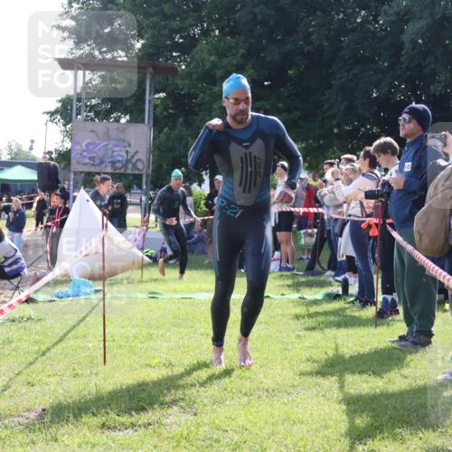16.06.2024 - 26. Vierlanden-Triathlon Lena Gebhardt http://msf.ph/oto/6313819 16.06.2024 09:39:10 Schwimmen 26, 30, 31, 57, 69, 83, 90, 26, 30, 31, 57, 69, 83, 90 meine-sportfotos.de