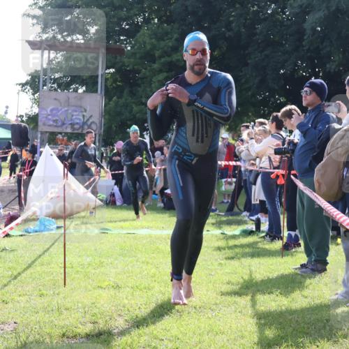 16.06.2024 - 26. Vierlanden-Triathlon Lena Gebhardt http://msf.ph/oto/6313825 16.06.2024 09:39:10 Schwimmen 26, 30, 31, 57, 69, 83, 90, 26, 30, 31, 57, 69, 83, 90 meine-sportfotos.de