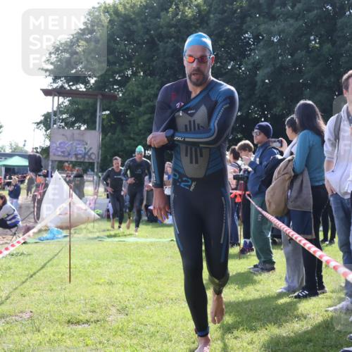 16.06.2024 - 26. Vierlanden-Triathlon Lena Gebhardt http://msf.ph/oto/6313842 16.06.2024 09:39:11 Schwimmen 26, 30, 31, 57, 69, 83, 90, 26, 30, 31, 57, 69, 83, 90 meine-sportfotos.de