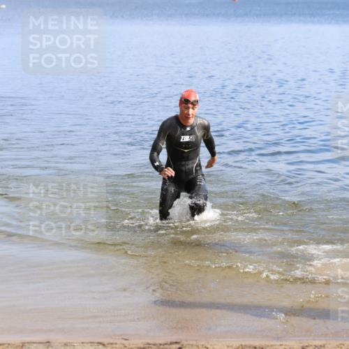 16.06.2024 - 26. Vierlanden-Triathlon Strokosch-Dieckow http://msf.ph/oto/6314021 16.06.2024 09:56:34 Schwimmen 48, 185, 214, 48, 185, 214 meine-sportfotos.de