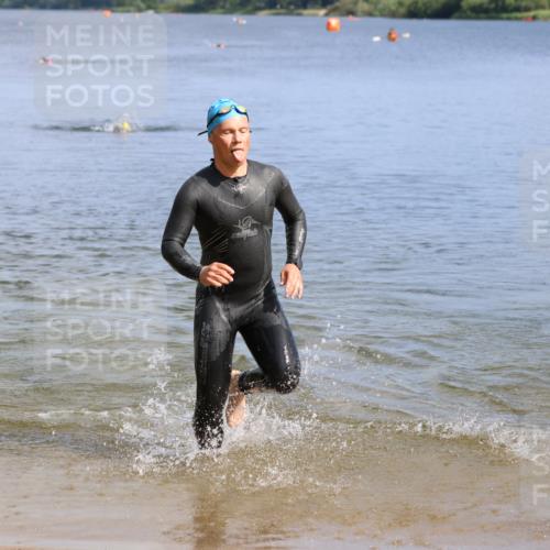 16.06.2024 - 26. Vierlanden-Triathlon Strokosch-Dieckow http://msf.ph/oto/6314075 16.06.2024 09:56:35 Schwimmen 48, 185, 214, 48, 185, 214 meine-sportfotos.de