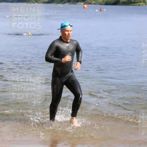 16.06.2024 - 26. Vierlanden-Triathlon Strokosch-Dieckow http://msf.ph/oto/6314098 16.06.2024 09:56:35 Schwimmen 48, 185, 214, 48, 185, 214 meine-sportfotos.de
