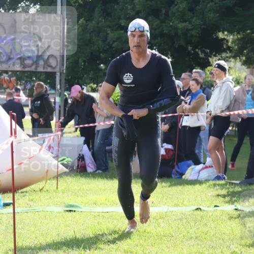 16.06.2024 - 26. Vierlanden-Triathlon Lena Gebhardt http://msf.ph/oto/6314103 16.06.2024 09:39:37 Schwimmen 105, 1278, 105, 1278 meine-sportfotos.de