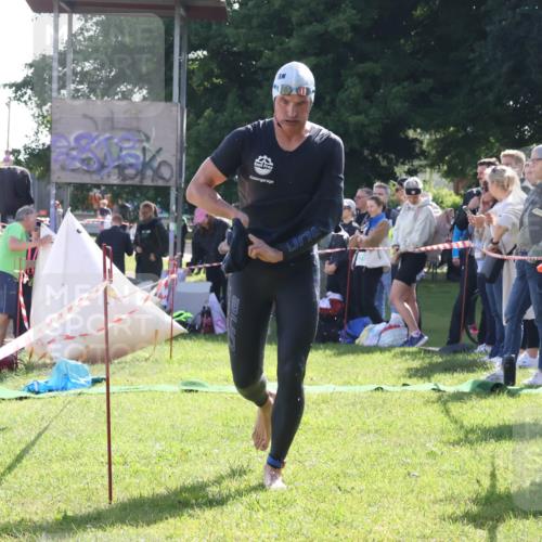 16.06.2024 - 26. Vierlanden-Triathlon Lena Gebhardt http://msf.ph/oto/6314117 16.06.2024 09:39:38 Schwimmen 105, 1278, 105, 1278 meine-sportfotos.de
