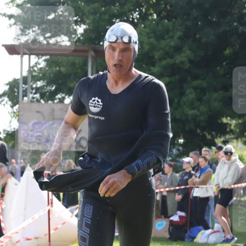 16.06.2024 - 26. Vierlanden-Triathlon Lena Gebhardt http://msf.ph/oto/6314125 16.06.2024 09:39:39 Schwimmen 105, 1278, 105, 1278 meine-sportfotos.de