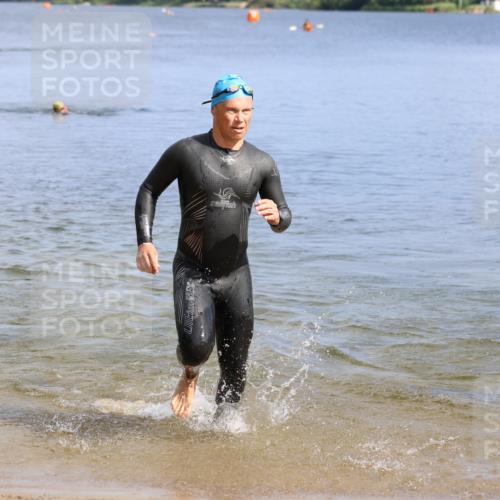 16.06.2024 - 26. Vierlanden-Triathlon Strokosch-Dieckow http://msf.ph/oto/6314135 16.06.2024 09:56:36 Schwimmen 48, 185, 214, 48, 185, 214 meine-sportfotos.de