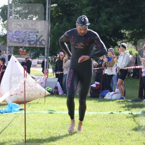16.06.2024 - 26. Vierlanden-Triathlon Lena Gebhardt http://msf.ph/oto/6314166 16.06.2024 09:39:49 Schwimmen 105, 105 meine-sportfotos.de