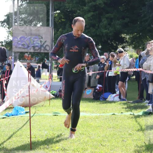 16.06.2024 - 26. Vierlanden-Triathlon Lena Gebhardt http://msf.ph/oto/6314220 16.06.2024 09:40:25 Schwimmen 1, 1 meine-sportfotos.de