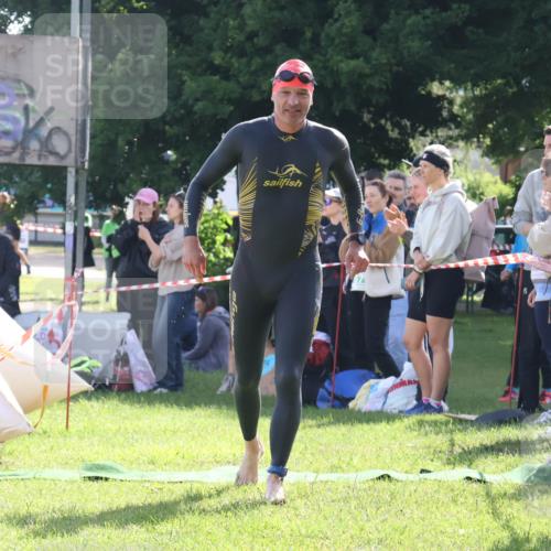 16.06.2024 - 26. Vierlanden-Triathlon Lena Gebhardt http://msf.ph/oto/6314245 16.06.2024 09:40:55 Schwimmen 109, 113, 109, 113 meine-sportfotos.de