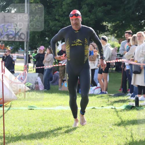 16.06.2024 - 26. Vierlanden-Triathlon Lena Gebhardt http://msf.ph/oto/6314258 16.06.2024 09:40:56 Schwimmen 109, 113, 109, 113 meine-sportfotos.de